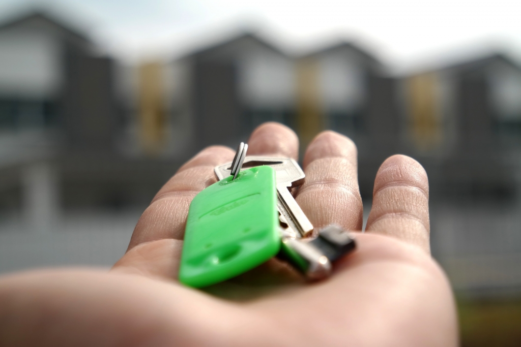 Hand holding bunch of keys, Blount and Maslin estate agents explain the buying process